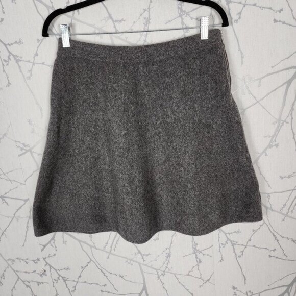 Tahari Gray 91% Wool Flowy Mini Skirt Cozy Preppy - Picture 2 of 5